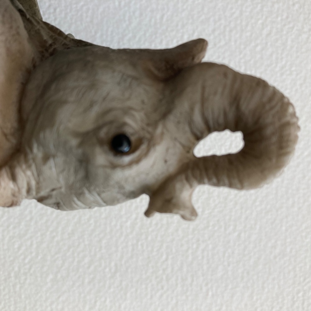 Elephant sculpture gray - Picture 6 of 13